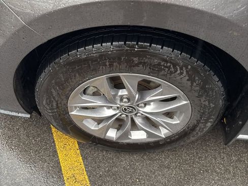 Used 2023 Toyota Sienna XLE image 11