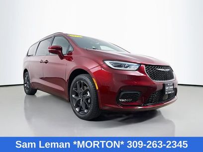 Used 2022 Chrysler Pacifica Touring-L w/ Uconnect Theater Family Group