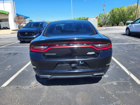 Used 2016 Dodge Charger SE image 5