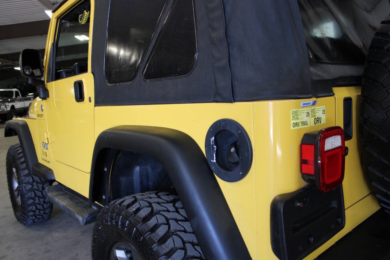 Used 2005 Jeep Wrangler Sport w/ 30" Tire & Wheel Group AWD/4WD image 12