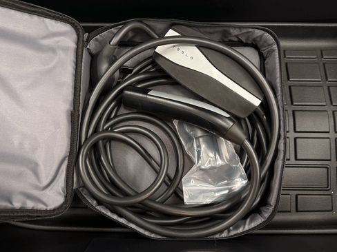 Used 2024 Tesla Model Y Long Range image 41