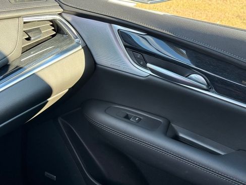 Certified 2025 Cadillac XT5 Premium Luxury image 37