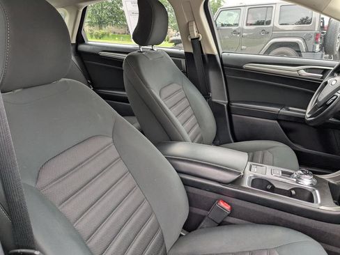 Used 2018 Ford Fusion SE w/ Fusion SE Technology Package FWD image 12