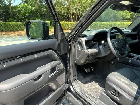 Certified 2025 Land Rover Defender 110 X AWD/4WD image 4
