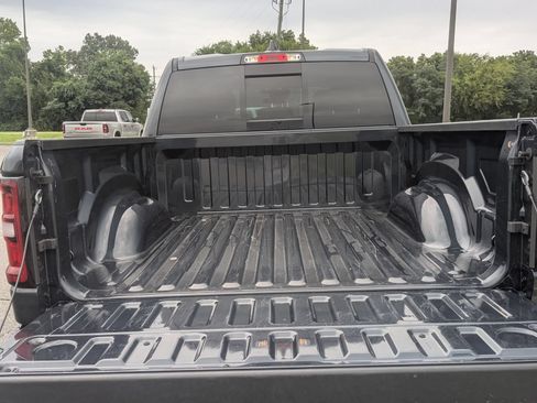 Used 2025 RAM 1500 Warlock AWD/4WD image 32