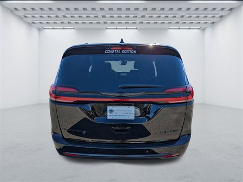 New 2026 Chrysler Pacifica Limited w/ S Appearance Package image 5
