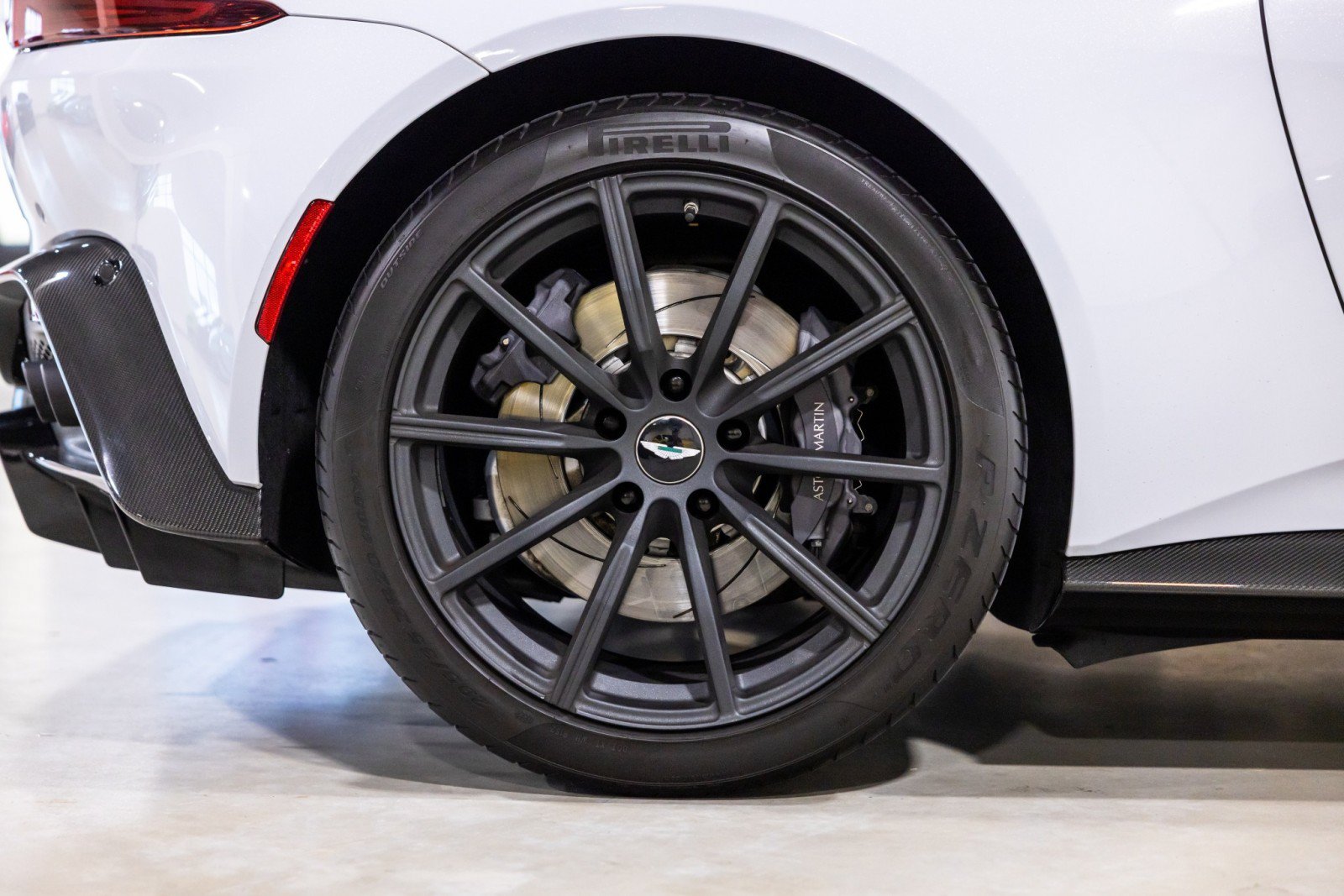 Used 2019 Aston Martin V8 Vantage Coupe RWD image 31