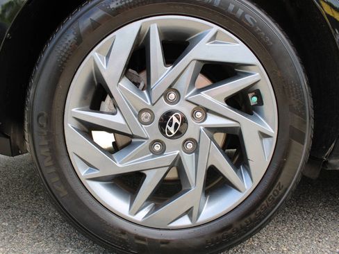 Used 2024 Hyundai Elantra SEL FWD image 21