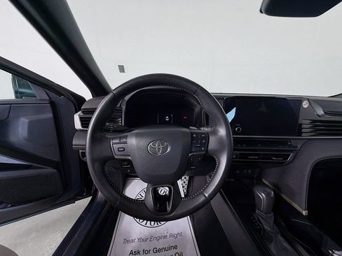 Used 2025 Toyota Camry SE FWD image 13