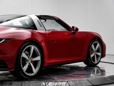 Used 2021 Porsche 911 Targa 4S Heritage Design image 21