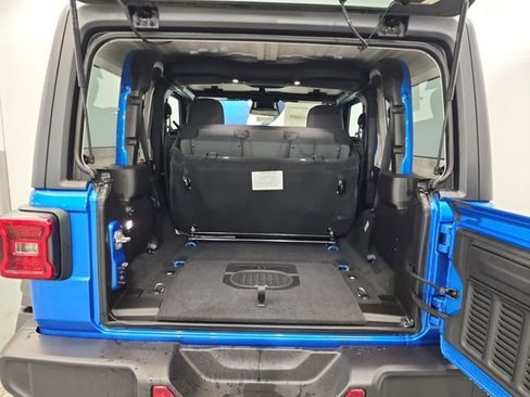 New 2025 Jeep Wrangler Rubicon w/ Xtreme 35 Tire Package image 9