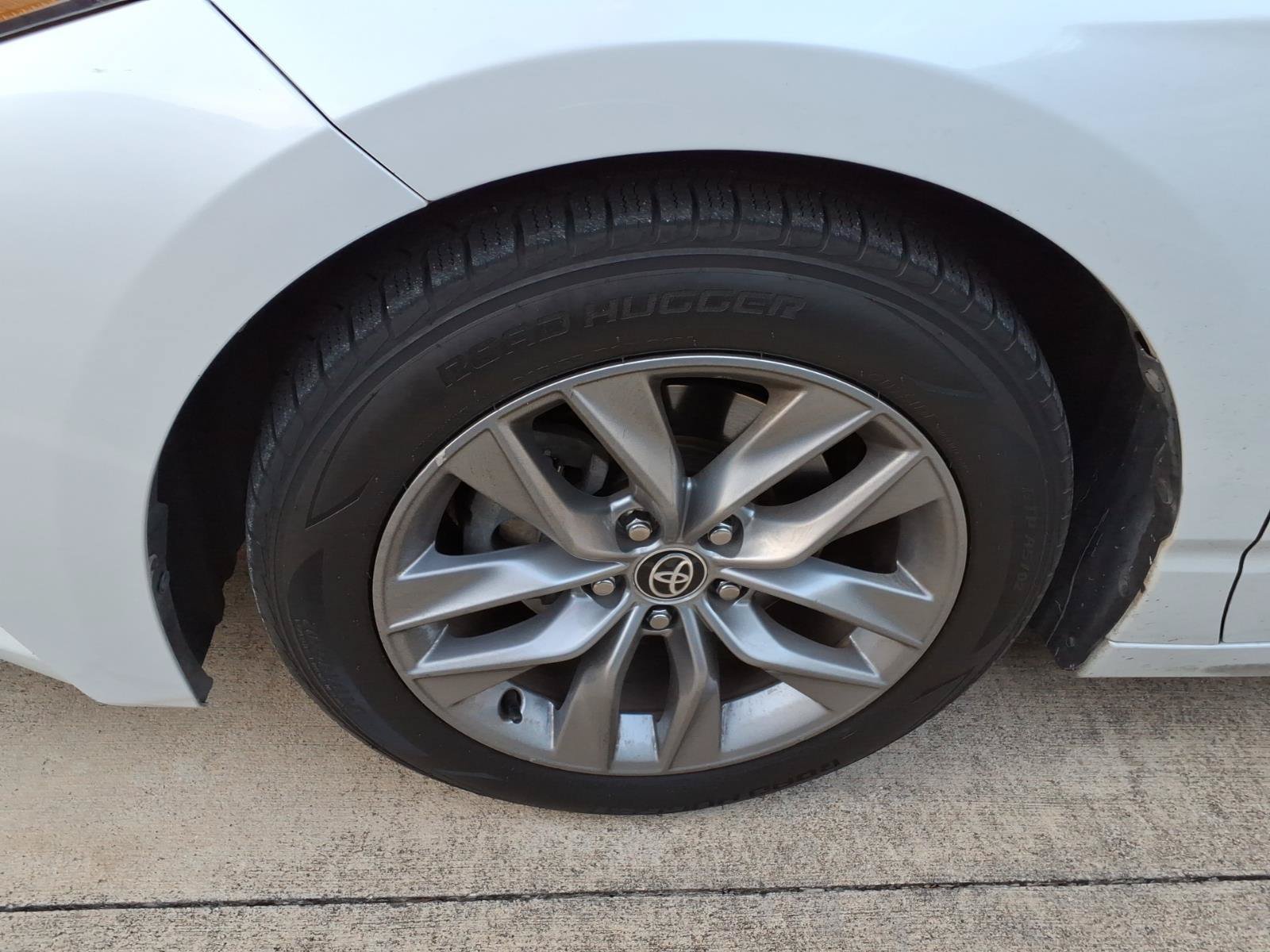 Certified 2022 Toyota Avalon XLE FWD image 5
