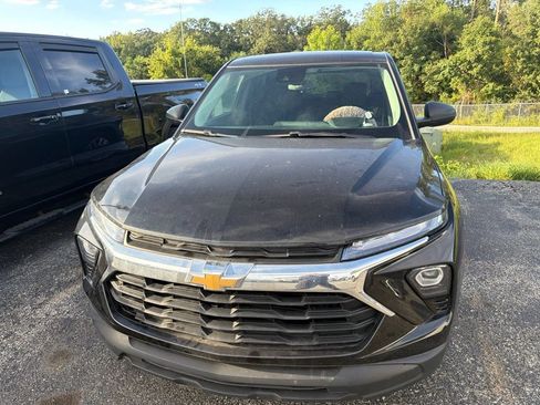 Used 2024 Chevrolet TrailBlazer LS w/ LS Convenience Package FWD image 3