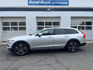 Used 2018 Volvo V90 T5 Cross Country w/ Convenience Package image 1