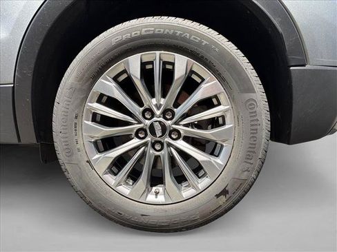 Used 2025 Cadillac XT4 Premium Luxury FWD image 8