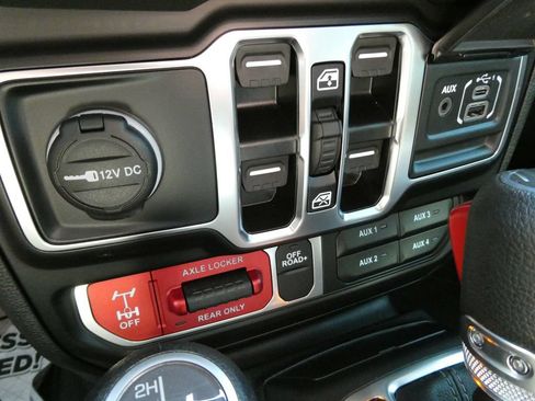 Used 2025 Jeep Wrangler Unlimited Sport AWD/4WD image 27