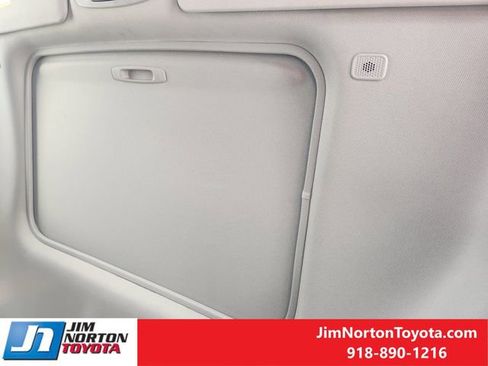 Used 2025 Toyota Sienna XLE image 25