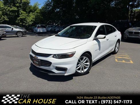 Used 2018 Chevrolet Malibu LT FWD image 1