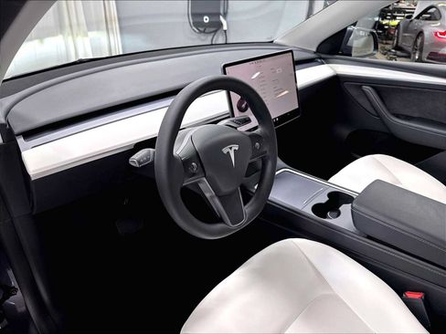 Used 2023 Tesla Model Y Long Range AWD/4WD image 6