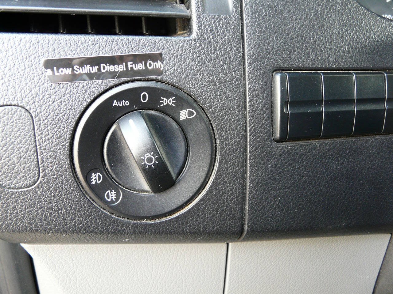 Used 2014 Mercedes-Benz Sprinter 2500 image 18