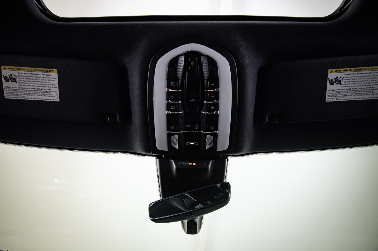 Certified 2021 Porsche Macan AWD/4WD image 20