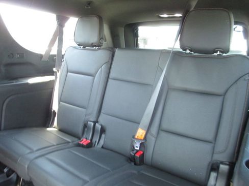 Used 2022 Chevrolet Suburban High Country AWD/4WD image 24