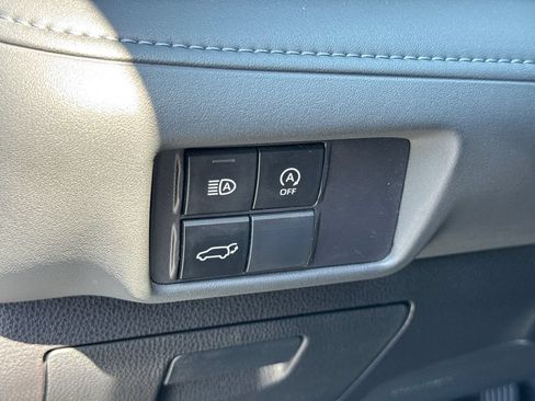 Used 2023 Toyota Highlander XLE AWD/4WD image 29