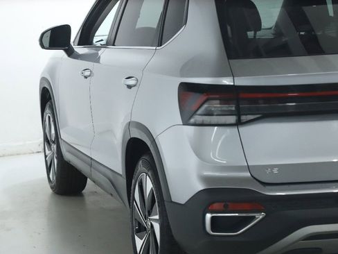 Used 2025 Volkswagen Taos SE AWD/4WD image 41