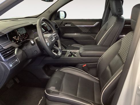 Used 2025 GMC Acadia Denali AWD/4WD image 9