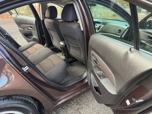 Used 2015 Chevrolet Cruze LT image 18