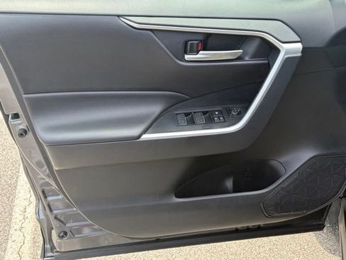 Used 2025 Toyota RAV4 XLE FWD image 12
