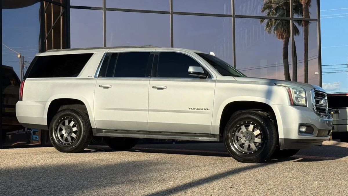 Used 2016 GMC Yukon XL SLT w/ Open Road Package RWD image 16
