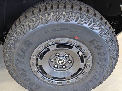 New 2025 Ford Bronco Badlands image 11