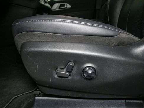 Used 2024 Chrysler Pacifica Select image 39