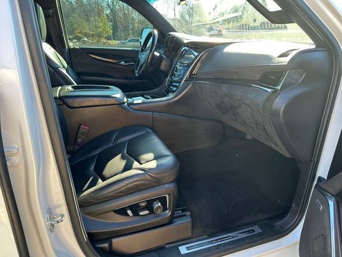 Used 2018 Cadillac Escalade ESV Platinum AWD/4WD image 16