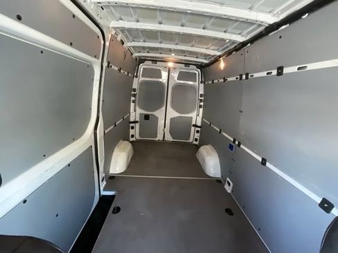Used 2025 Mercedes-Benz Sprinter 2500 image 12
