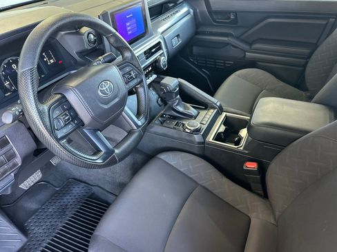 Certified 2025 Toyota Tacoma SR5 AWD/4WD image 9