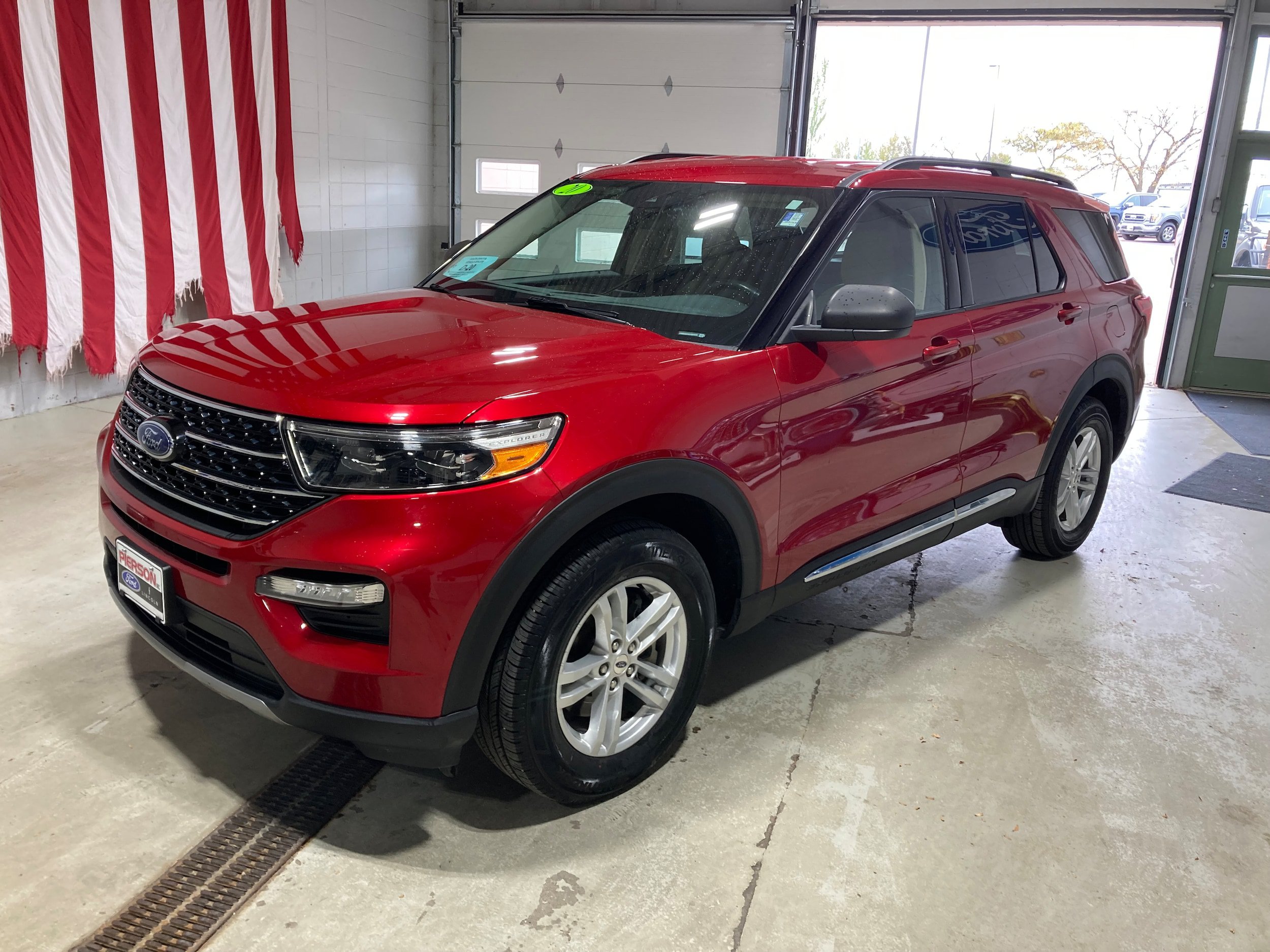 Used 2020 Ford Explorer XLT w/ Equipment Group 202A AWD/4WD image 1