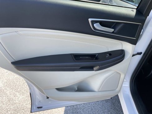 Used 2018 Ford Edge Titanium w/ Equipment Group 301A FWD image 13