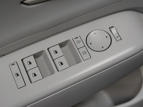 Used 2024 Hyundai Kona SEL image 18