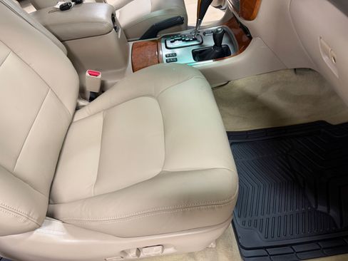 Used 2006 Lexus LX 470 4WD w/ Preferred Accessory Pkg image 23
