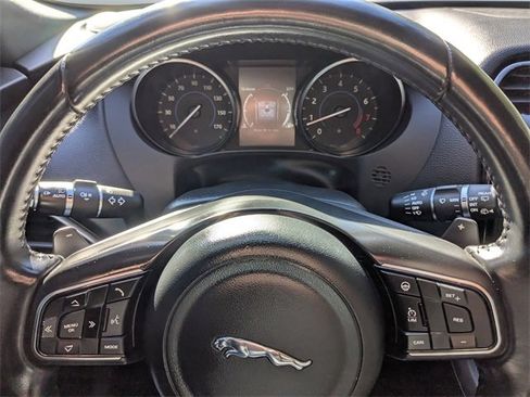 Used 2017 Jaguar F-PACE Prestige image 29