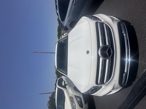 Used 2020 Mercedes-Benz GLB 250 w/ Premium Package image 1