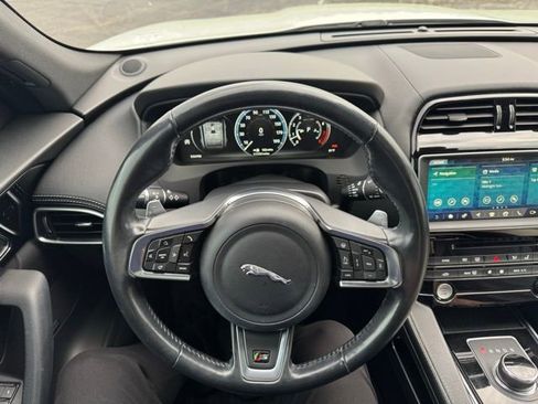 Used 2018 Jaguar F-PACE S image 17