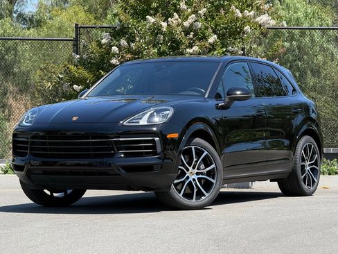 Certified 2023 Porsche Cayenne Platinum Edition AWD/4WD image 1