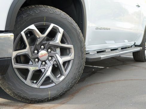 New 2026 GMC Sierra 1500 SLT image 3