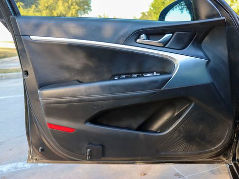 Used 2019 Genesis G70 2.0T Advanced image 12