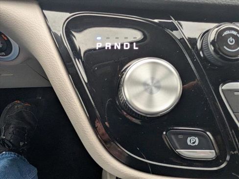 Used 2024 Chrysler Voyager LX image 36