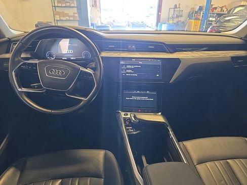 Used 2022 Audi e-tron Premium AWD/4WD image 4