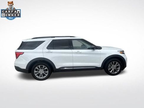 Used 2021 Ford Explorer XLT w/ Equipment Group 202A RWD image 2